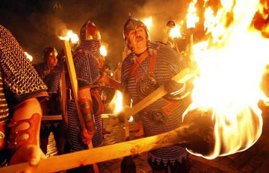 hogmenay-bonfire-l_1213484i